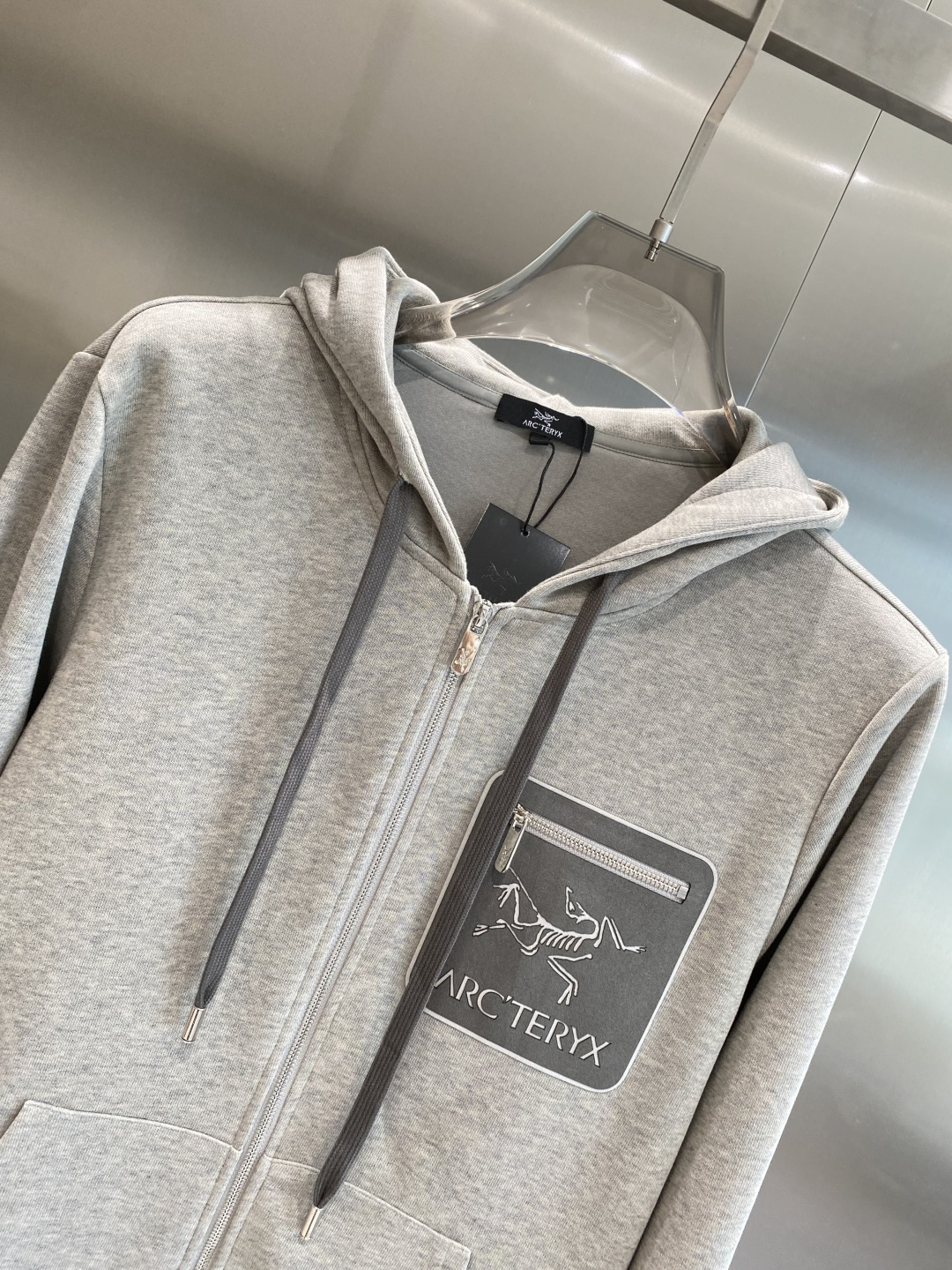 《𝙉𝙚𝙬🤍🖤 鸟家》2025酷帅运动套装，时尚界的低调奢华担当经典黑色，沉稳大气又百搭。低调中彰显奢华，