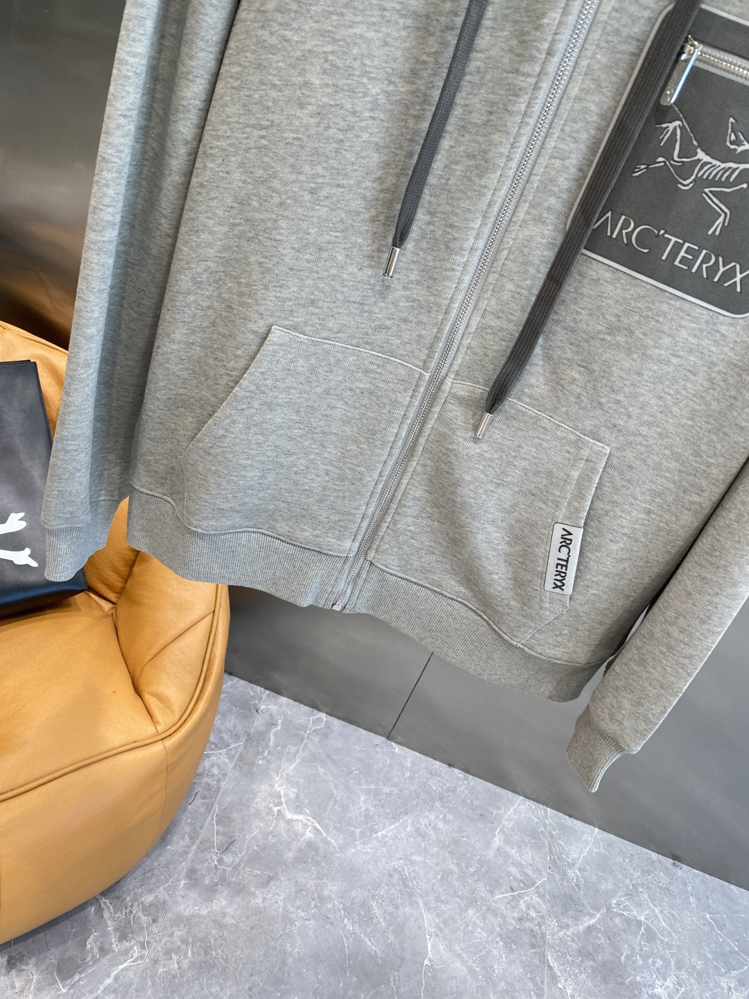 《𝙉𝙚𝙬🤍🖤 鸟家》2025酷帅运动套装，时尚界的低调奢华担当经典黑色，沉稳大气又百搭。低调中彰显奢华，