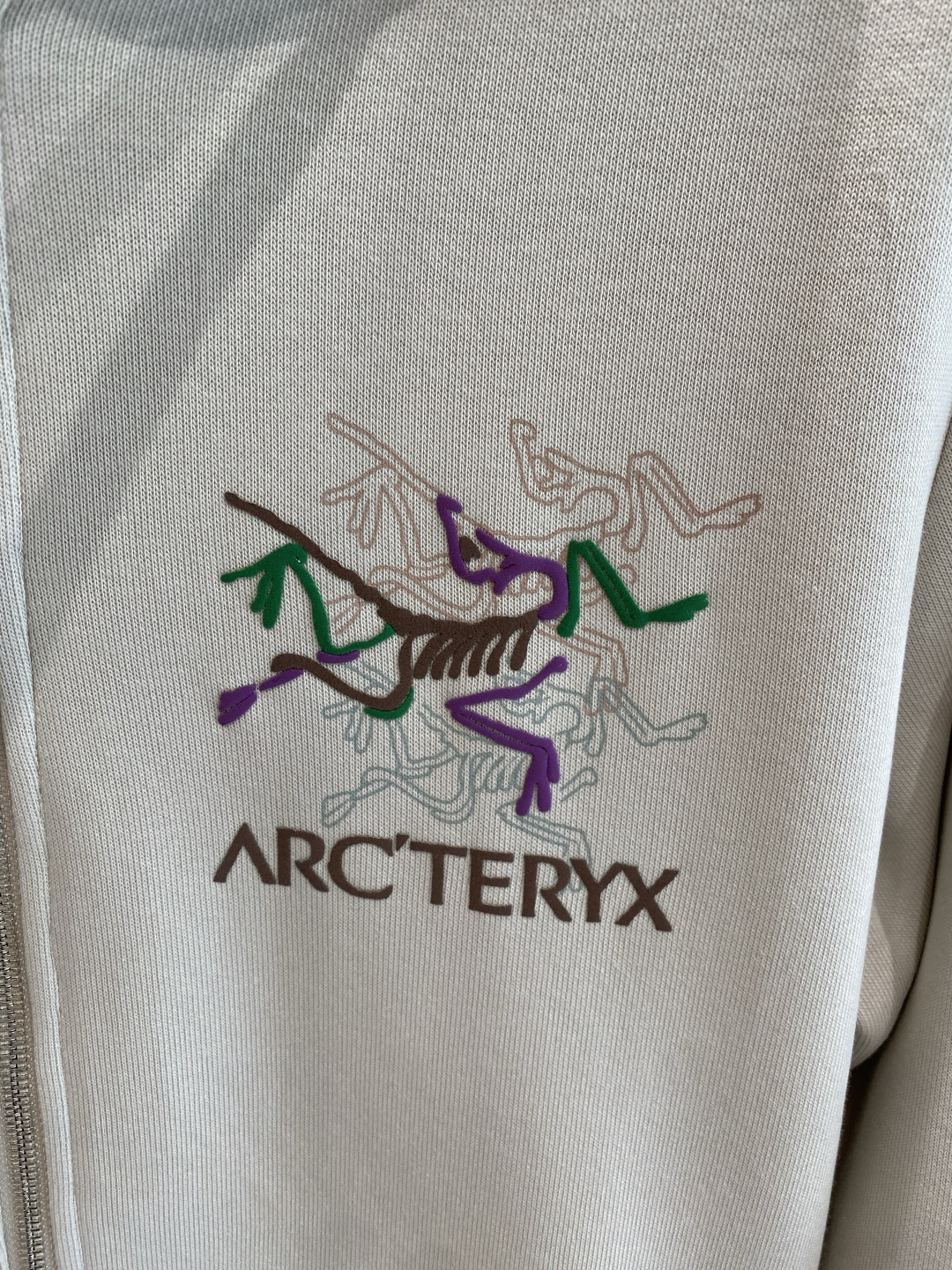 《𝙉𝙚𝙬🤍🖤 鸟家》2025酷帅运动套装，时尚界的低调奢华担当经典黑色，沉稳大气又百搭。低调中彰显奢华，