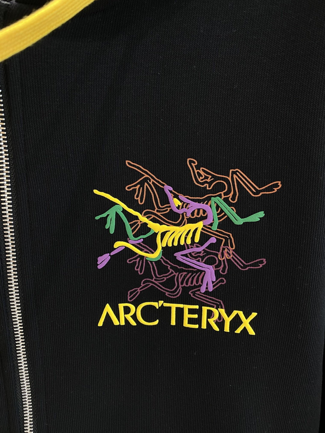 《𝙉𝙚𝙬🤍🖤 鸟家》2025酷帅运动套装，时尚界的低调奢华担当经典黑色，沉稳大气又百搭。低调中彰显奢华，