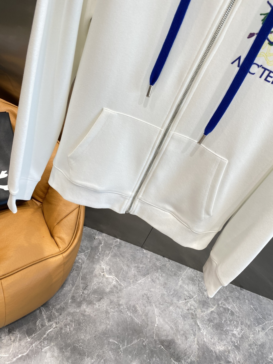 《𝙉𝙚𝙬🤍🖤 鸟家》2025酷帅运动套装，时尚界的低调奢华担当经典黑色，沉稳大气又百搭。低调中彰显奢华，