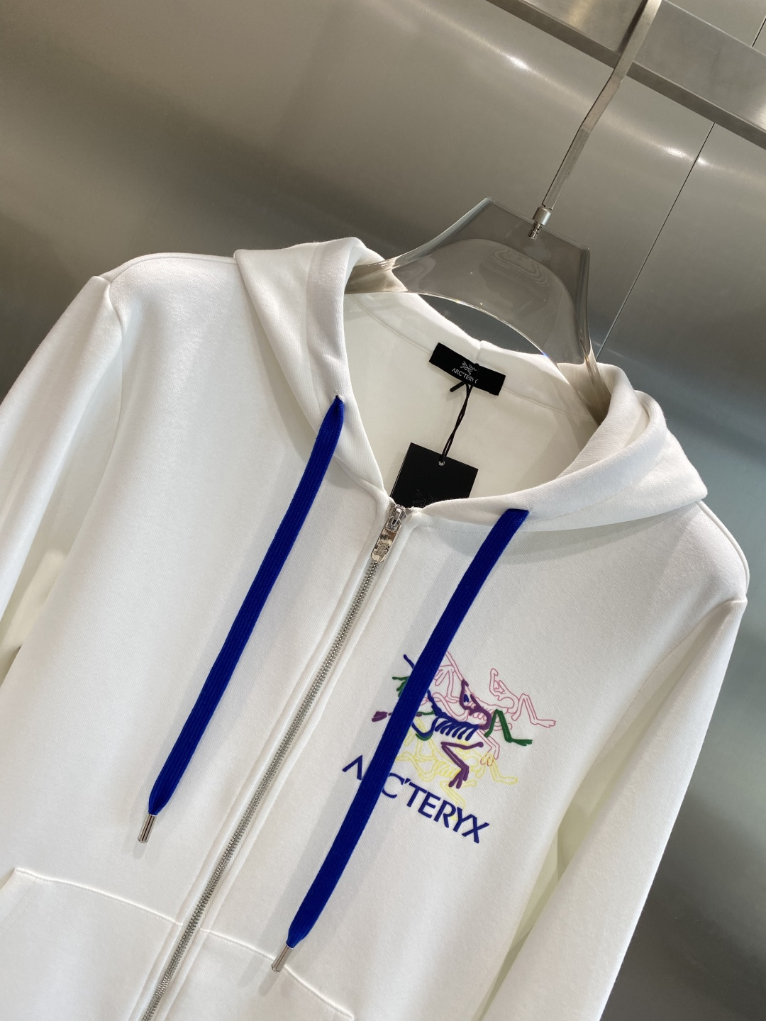 《𝙉𝙚𝙬🤍🖤 鸟家》2025酷帅运动套装，时尚界的低调奢华担当经典黑色，沉稳大气又百搭。低调中彰显奢华，