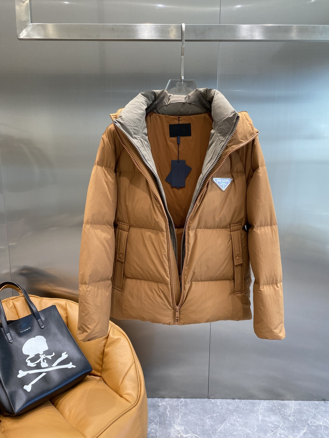 《𝙉𝙚𝙬🤍🖤普家》羽绒服 爆款🔥秋冬新款🆕羽绒服 原版1:1订制五金配件全进口原版定制 欢迎专柜对比 绝