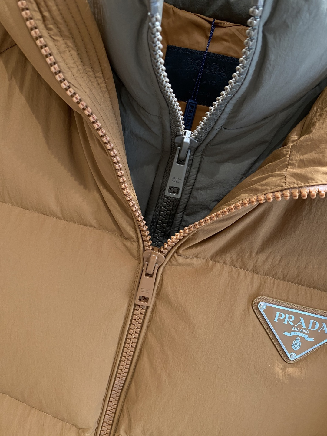 《𝙉𝙚𝙬🤍🖤普家》羽绒服 爆款🔥秋冬新款🆕羽绒服 原版1:1订制五金配件全进口原版定制 欢迎专柜对比 绝