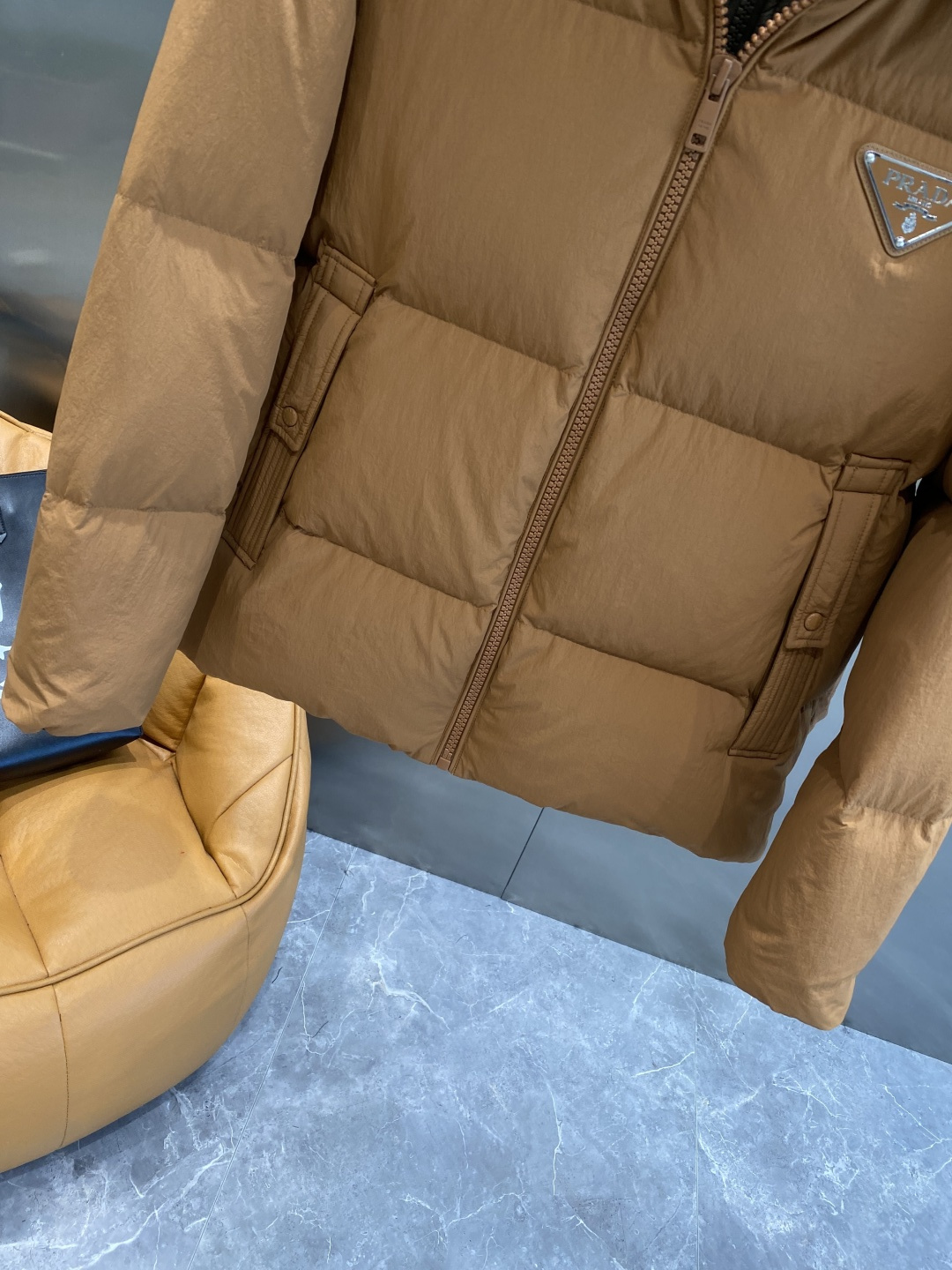 《𝙉𝙚𝙬🤍🖤普家》羽绒服 爆款🔥秋冬新款🆕羽绒服 原版1:1订制五金配件全进口原版定制 欢迎专柜对比 绝