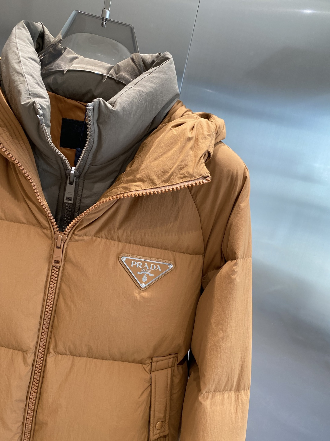 《𝙉𝙚𝙬🤍🖤普家》羽绒服 爆款🔥秋冬新款🆕羽绒服 原版1:1订制五金配件全进口原版定制 欢迎专柜对比 绝