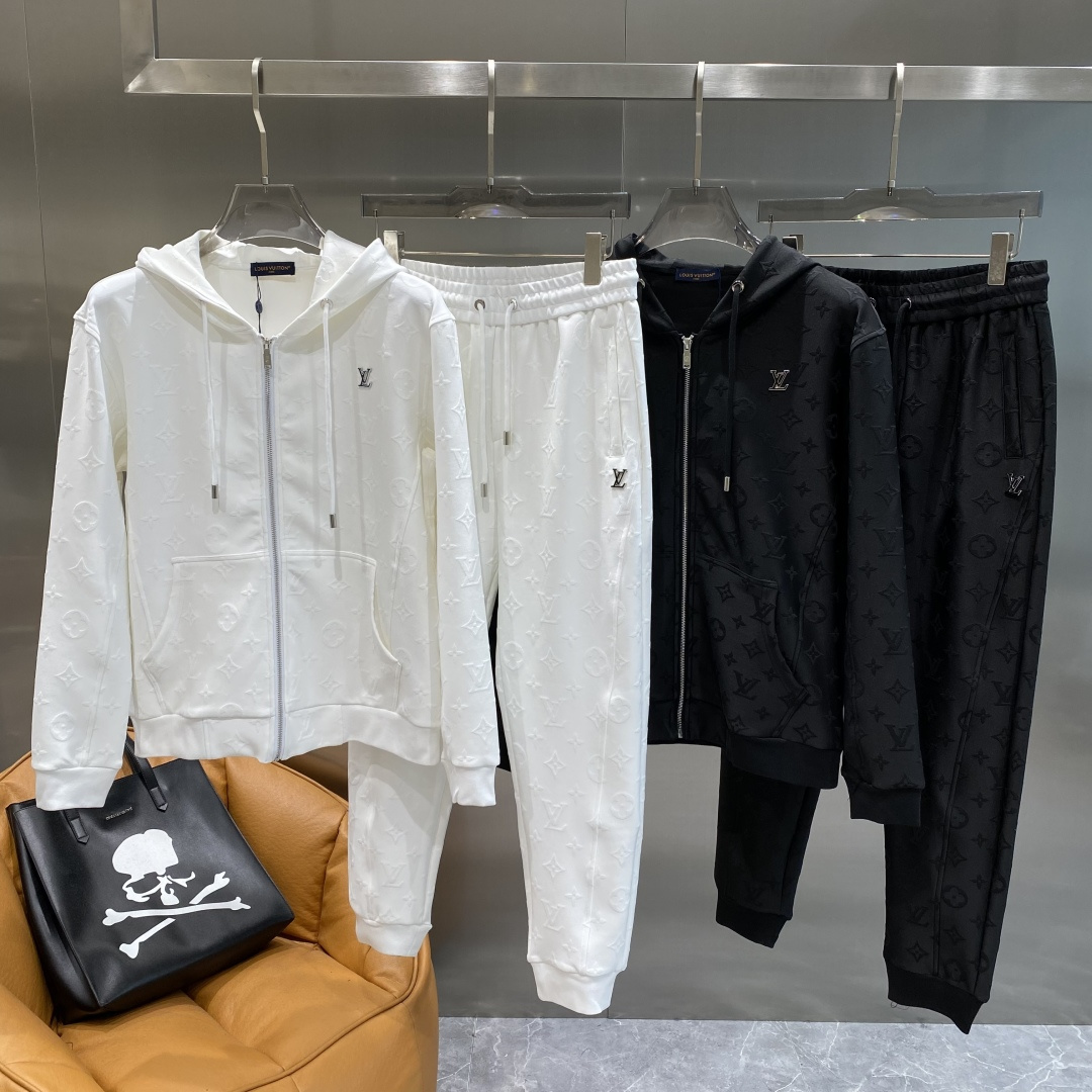 NO:596054,'Donkey Family' 2025 autumn and winter new counter casual suits of the same style, breathable, comfortable and casual!  Full of high-end feel!  The details are exquisite and high-end, and the workmanship is impeccable!  The original high-end fabric is very high-end!  The fabric is crisp, anti-wrinkle and wear-resistant, warm and stylish. Everyone must buy a set this autumn and winter. It must look cool and handsome when worn. Recommended!  M-3XL next day,,louis vuitton,louis vuitton,alexander wang19860909《驴家》 2025秋冬新款专柜同款休闲套装,透气舒适休闲！高级感满满！细节精致高档,做工无可挑剔！原版高端面料很显高级！面料挺括抗皱耐磨,保暖利落有型 这个秋冬每人必须入手一套 穿上必须是醉帅气的 推荐款！M-3XL隔天,,louis vuitton,louis vuitton,alexander wang,Men's clothing