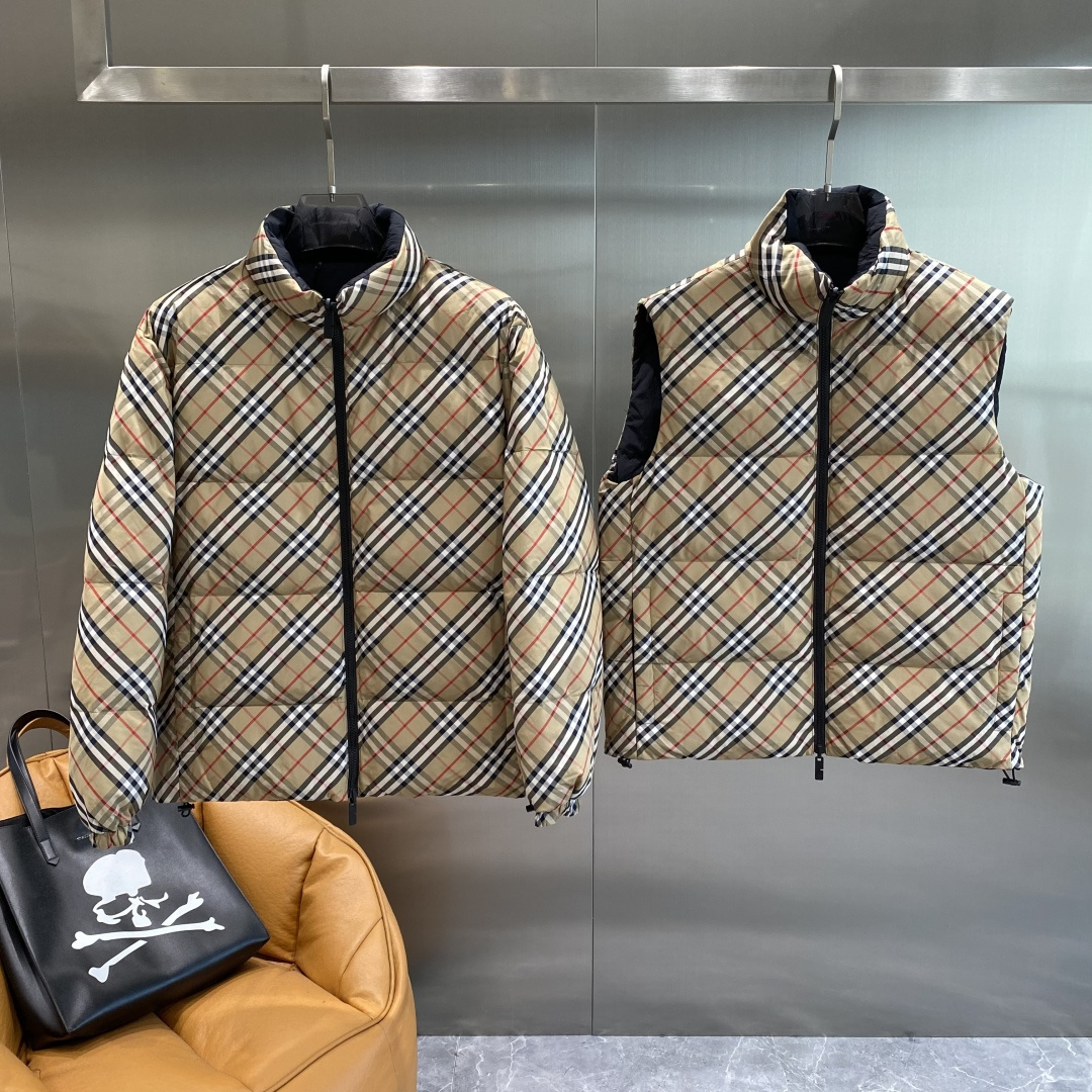 NO:596539,'Bajia' down jacket, double-sided, popular autumn and winter new down jacket, original 1:1 customized hardware accessories, all imported original customization, welcome to compare at the counter, absolutely high quality, using top-grade 90 white duck down, super soft, full and fluffy, super heavy fabric, perfect workmanship, super comfortable fabric, exclusive, non-market product, size M to XXXL, down, vest, next day,, burberry, down jacket, alexander wang19860909《巴家》 羽绒服 双面穿 爆款秋冬新款羽绒服 原版1:1订制五金配件全进口原版定制 欢迎专柜对比 绝对的高品质 采用顶级90白鸭绒 超柔软 充羽量蓬松饱满 超级重面料做工杠杠的版型完美 面料超舒服 独家款 非市场货 码数M一XXXL 羽绒 马甲隔天,,burberry,down jacket,alexander wang,Men's clothing