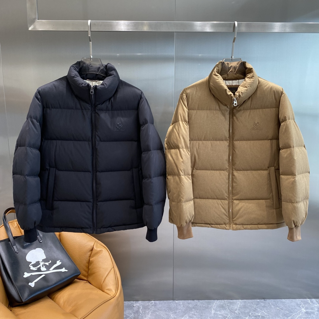 NO:596546,'LP Home' 2025 exclusive supply of new autumn and winter down jackets. Trading company channels are rare. It is a must-have warm item for cooling weather. It can be worn for daily or outdoor sports. It is wear-resistant, scratch-resistant and easy to care for. It is paired with large square quilting technology to create a fluffy and full overall effect. It also has a strong thermal insulation and temperature locking effect, so that you are not afraid of the cold outdoor weather in autumn and winter! Size M-3XL next day, loro piana, down jacket, alexander  wang19860909《LP家》 2025独家专供秋冬新款羽绒服.贸易公司渠道稀出,降温天气必备的保暖单品,不论是日常还是户外运动都能穿.耐磨防刮易打理,在搭配大方格绗缝工艺,打造蓬松饱满的整体效果,兼顾强悍的保暖锁温效果,让你无惧秋冬季寒冷的户外天气! 尺码M-3XL隔天,,loro piana,down jacket,alexander wang,Men's clothing