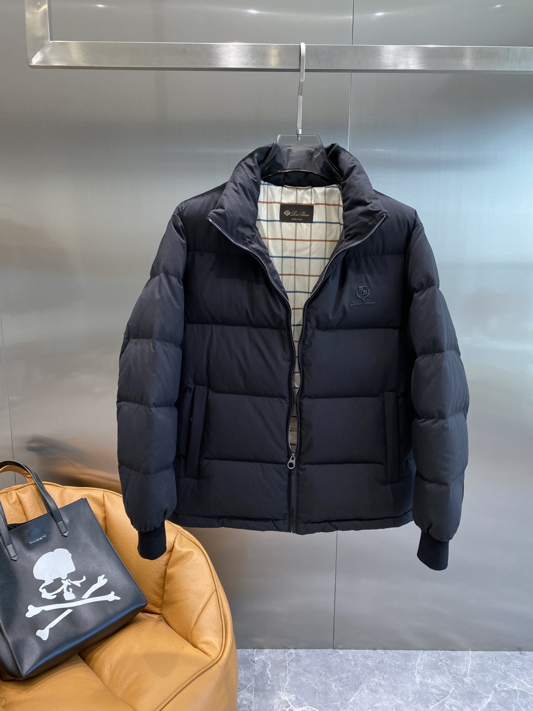 《𝙉𝙚𝙬🤍🖤lP🆕家》2025独家专供秋冬新款羽绒服。贸易公司渠道稀出，降温天气必备的保暖单品，不论是日