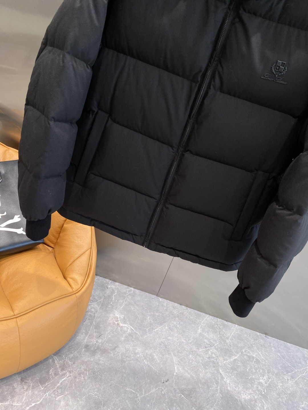 《𝙉𝙚𝙬🤍🖤lP🆕家》2025独家专供秋冬新款羽绒服。贸易公司渠道稀出，降温天气必备的保暖单品，不论是日