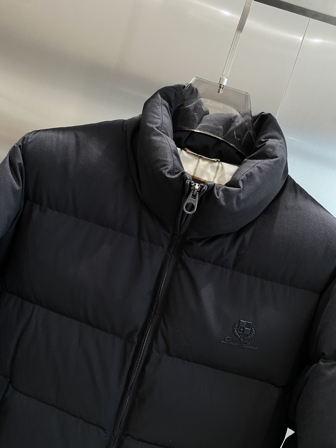 《𝙉𝙚𝙬🤍🖤lP🆕家》2025独家专供秋冬新款羽绒服。贸易公司渠道稀出，降温天气必备的保暖单品，不论是日