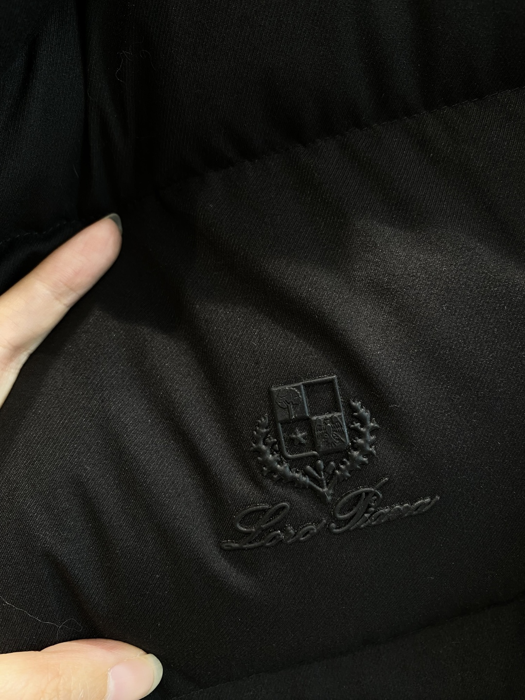 《𝙉𝙚𝙬🤍🖤lP🆕家》2025独家专供秋冬新款羽绒服。贸易公司渠道稀出，降温天气必备的保暖单品，不论是日