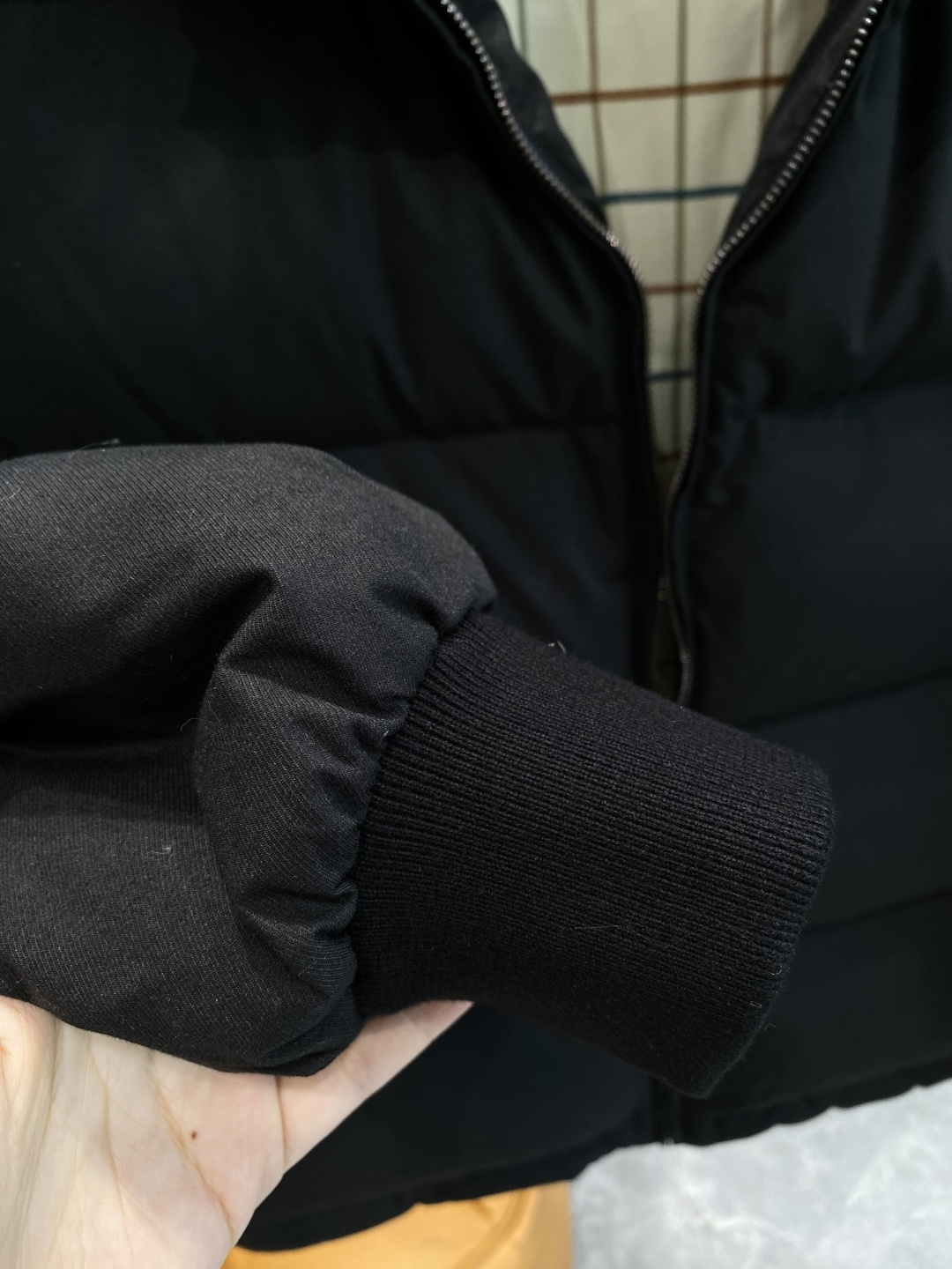 《𝙉𝙚𝙬🤍🖤lP🆕家》2025独家专供秋冬新款羽绒服。贸易公司渠道稀出，降温天气必备的保暖单品，不论是日