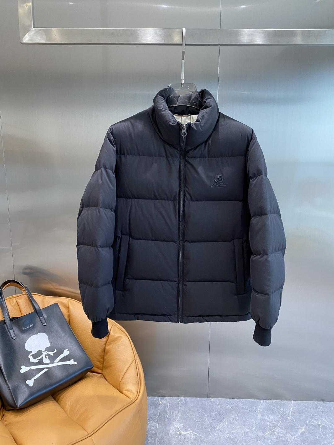 《𝙉𝙚𝙬🤍🖤lP🆕家》2025独家专供秋冬新款羽绒服。贸易公司渠道稀出，降温天气必备的保暖单品，不论是日