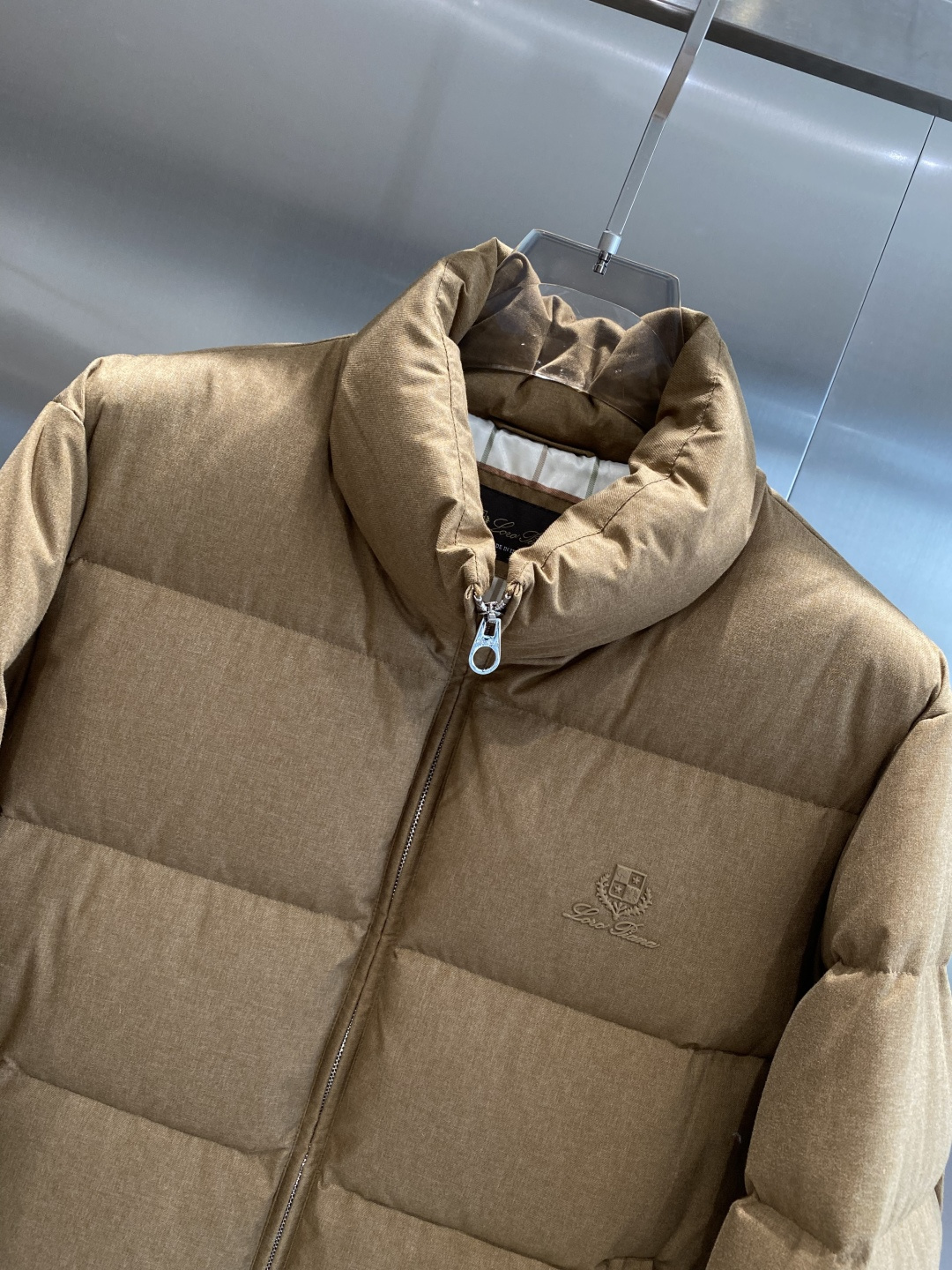 《𝙉𝙚𝙬🤍🖤lP🆕家》2025独家专供秋冬新款羽绒服。贸易公司渠道稀出，降温天气必备的保暖单品，不论是日