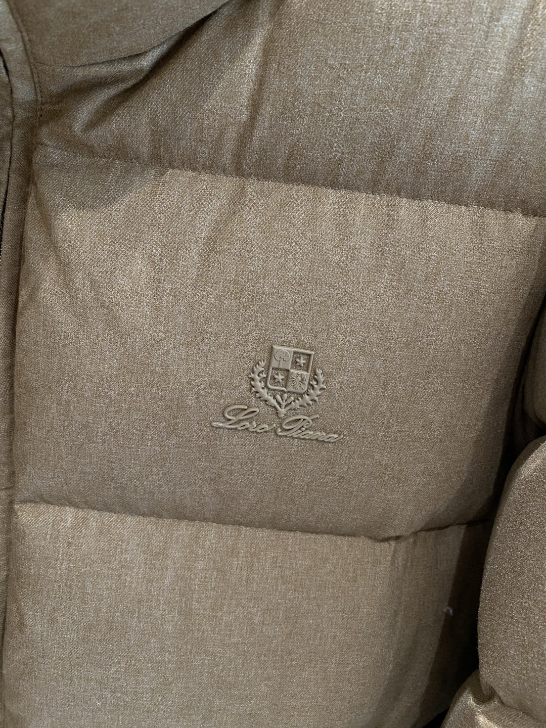 《𝙉𝙚𝙬🤍🖤lP🆕家》2025独家专供秋冬新款羽绒服。贸易公司渠道稀出，降温天气必备的保暖单品，不论是日