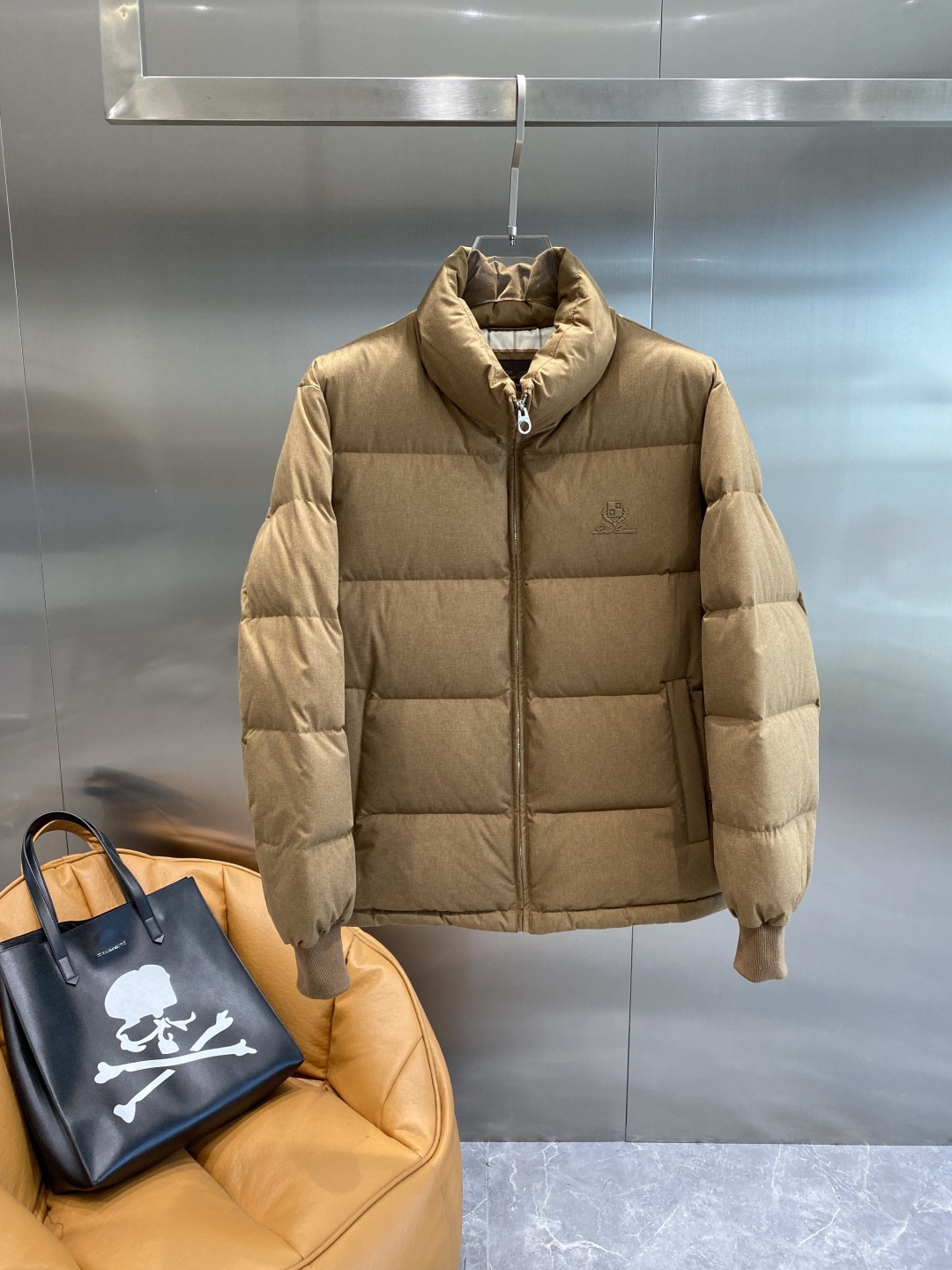 《𝙉𝙚𝙬🤍🖤lP🆕家》2025独家专供秋冬新款羽绒服。贸易公司渠道稀出，降温天气必备的保暖单品，不论是日