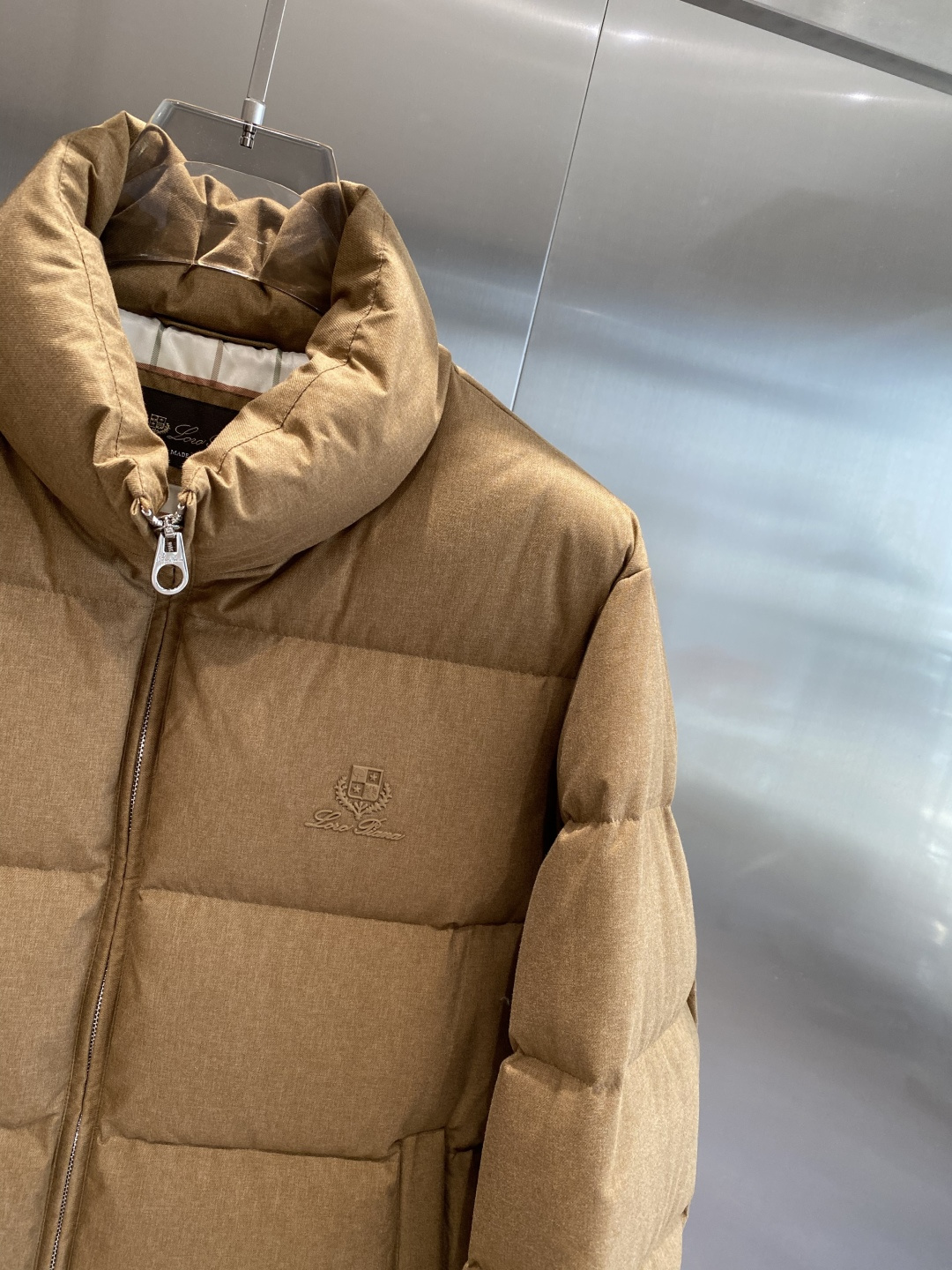 《𝙉𝙚𝙬🤍🖤lP🆕家》2025独家专供秋冬新款羽绒服。贸易公司渠道稀出，降温天气必备的保暖单品，不论是日