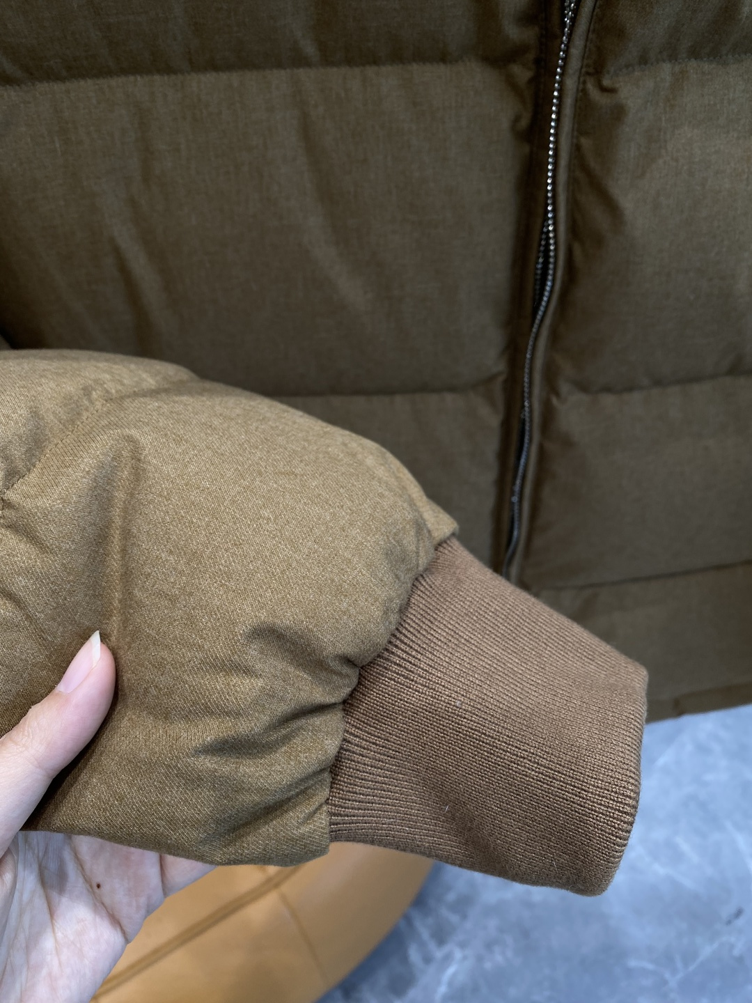 《𝙉𝙚𝙬🤍🖤lP🆕家》2025独家专供秋冬新款羽绒服。贸易公司渠道稀出，降温天气必备的保暖单品，不论是日