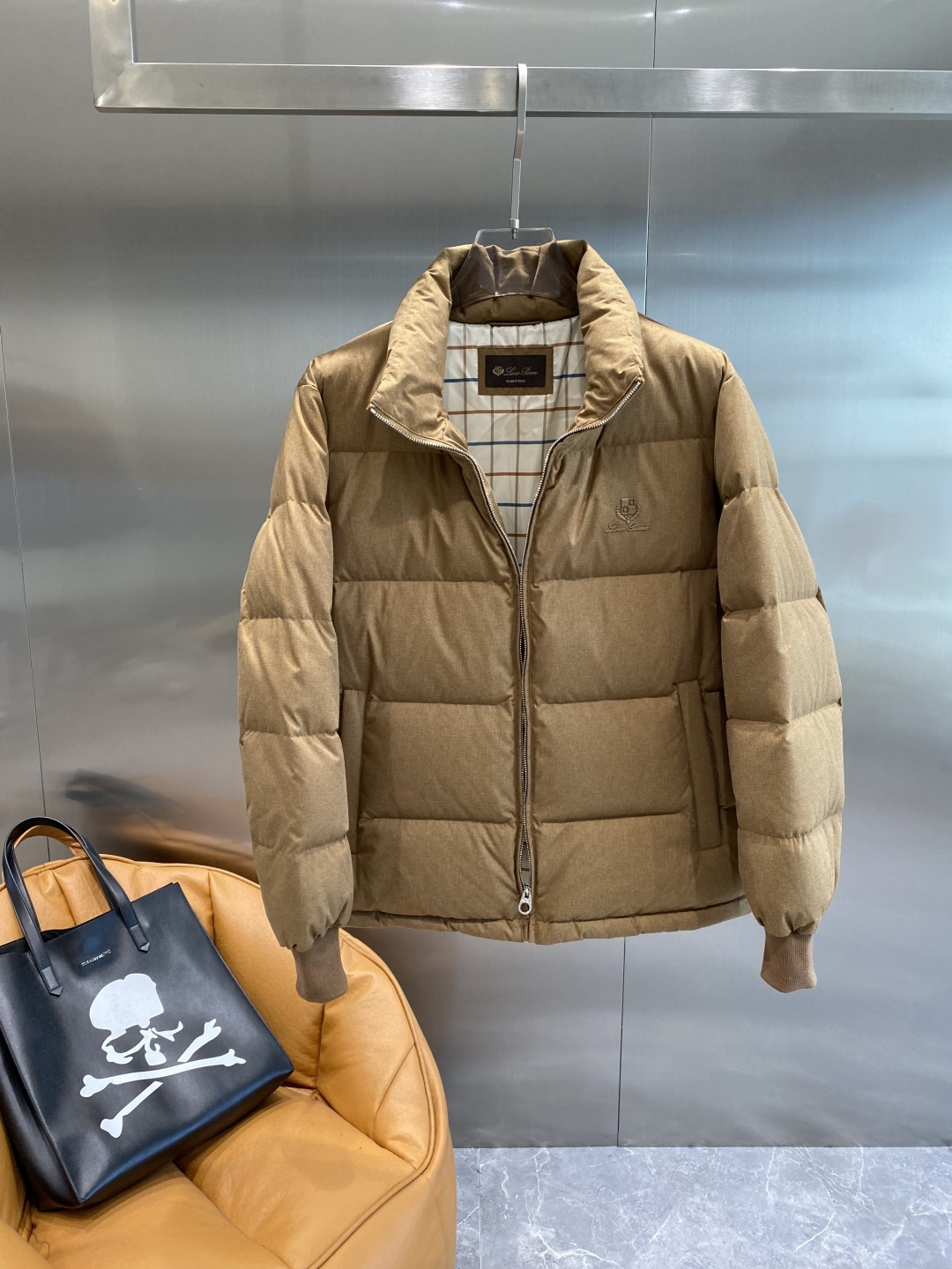 《𝙉𝙚𝙬🤍🖤lP🆕家》2025独家专供秋冬新款羽绒服。贸易公司渠道稀出，降温天气必备的保暖单品，不论是日