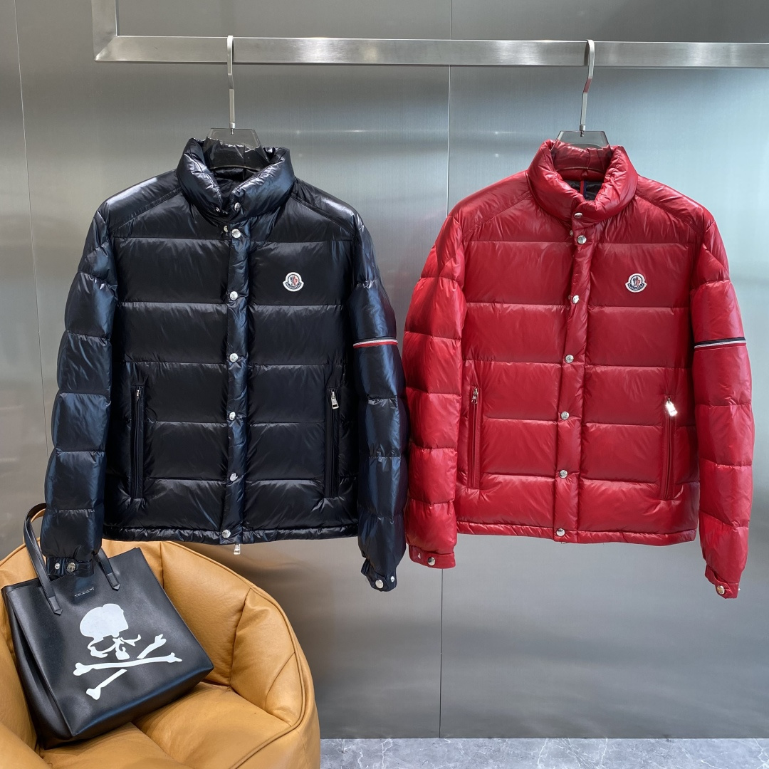 NO:596550,'Mengjia' exclusively supplies new autumn and winter down jackets in 2025. Trading company channels are rare. It is a must-have warm item for cooling weather. It can be worn for daily or outdoor sports. It is wear-resistant, scratch-resistant and easy to care for. It is paired with large square quilting technology to create a fluffy and plump overall effect. It also has a strong thermal insulation and temperature locking effect, so that you are not afraid of the cold outdoor weather in autumn and winter! Sizes M-3XL, down jacket, alexander wang19860909《蒙家》 2025独家专供秋冬新款羽绒服.贸易公司渠道稀出,降温天气必备的保暖单品,不论是日常还是户外运动都能穿.耐磨防刮易打理,在搭配大方格绗缝工艺,打造蓬松饱满的整体效果,兼顾强悍的保暖锁温效果,让你无惧秋冬季寒冷的户外天气! 尺码M-3XL隔天,,down jacket,alexander wang,Men's clothing