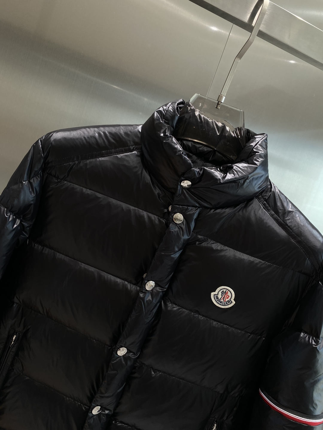 《𝙉𝙚𝙬🤍🖤蒙家》2025独家专供秋冬新款羽绒服。贸易公司渠道稀出，降温天气必备的保暖单品，不论是日常还