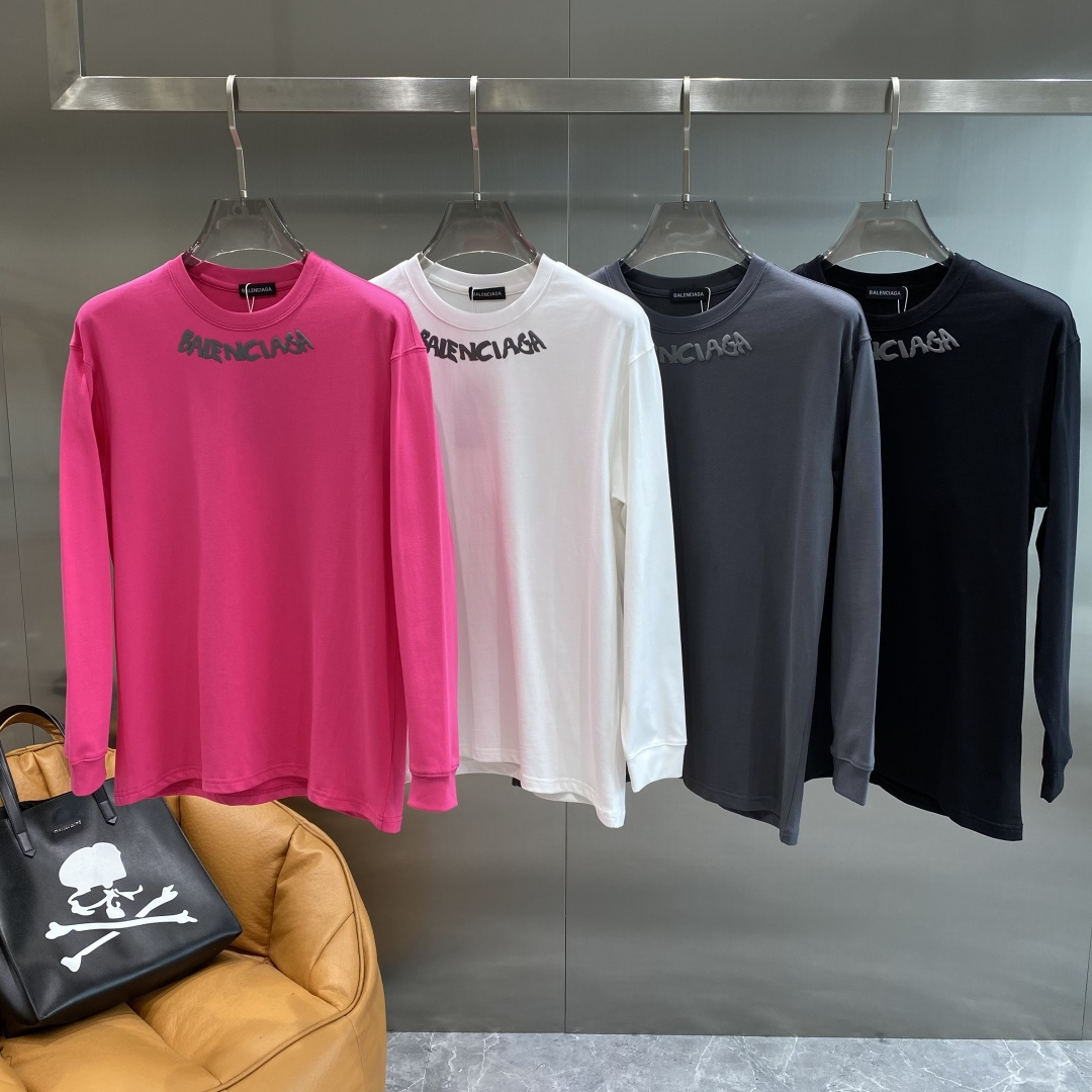 NO:596535,'Balenciaga' 2025ss long-sleeved T-shirt. Customized cotton double yarn tight and smooth fabric. The cloth surface is clean, the cloth pattern is clear, the hand feel is very delicate and solid, and it is more stiff. The cuffs are widened and threaded to fit the width of the wrist. It is tight and wear-resistant. The whole garment is cut in three-dimensional positioning. Size S-XXL next day, balenciaga, tees, t-shirt, alexander wang19860909《巴黎世家》 2025ss长袖t恤 定制全棉双纱紧密爽滑面料,布面干净,布纹清晰,手感非常细腻扎实,更加力挺 袖口加宽螺纹设计,贴合手腕宽度,紧实耐磨,整衣立体定位剪裁.码数S-XXL隔天,,balenciaga,tees，t-shirt,alexander wang,Men's clothing