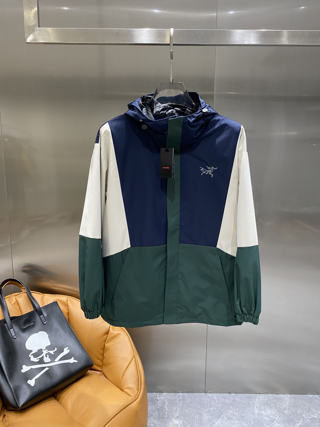 《𝙉𝙚𝙬🤍🖤鸟家》25ss早秋风衣夹克外套爆款 秋冬专柜新款休闲时尚夹克外套！超前卫设计风格 细腻舒适 