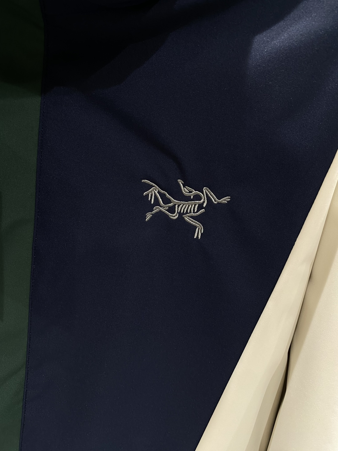 《𝙉𝙚𝙬🤍🖤鸟家》25ss早秋风衣夹克外套爆款 秋冬专柜新款休闲时尚夹克外套！超前卫设计风格 细腻舒适 