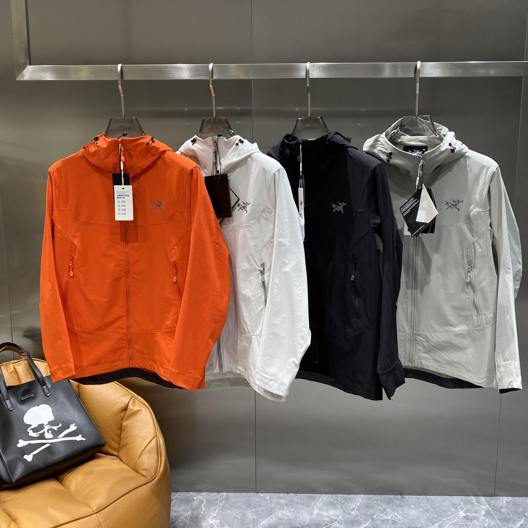 《𝙉𝙚𝙬🤍🖤鸟家》25ss早秋风衣爆款 秋冬专柜新款休闲时尚 超前卫设计风格 细腻舒适 多重重工艺 整体