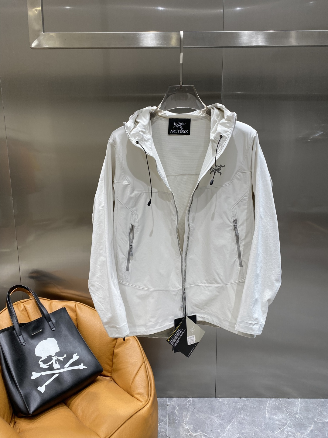 《𝙉𝙚𝙬🤍🖤鸟家》25ss早秋风衣爆款 秋冬专柜新款休闲时尚 超前卫设计风格 细腻舒适 多重重工艺 整体