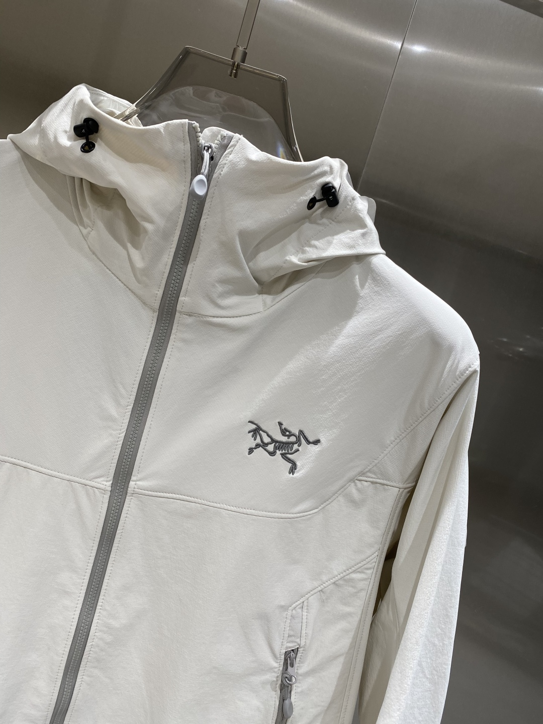 《𝙉𝙚𝙬🤍🖤鸟家》25ss早秋风衣爆款 秋冬专柜新款休闲时尚 超前卫设计风格 细腻舒适 多重重工艺 整体