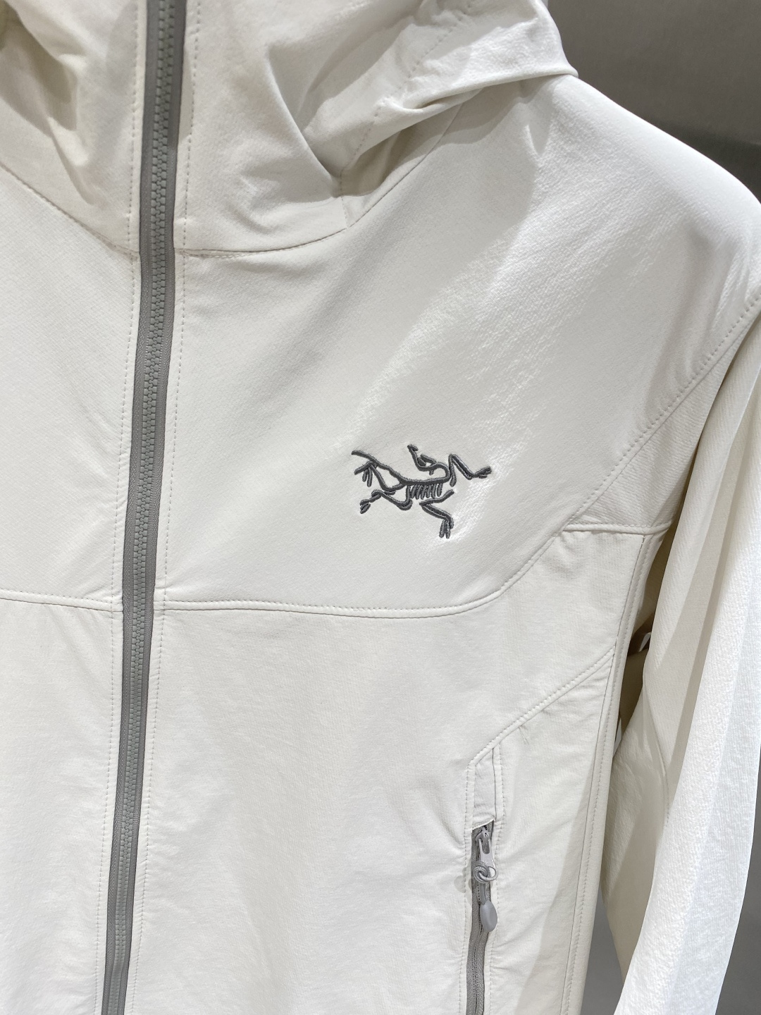 《𝙉𝙚𝙬🤍🖤鸟家》25ss早秋风衣爆款 秋冬专柜新款休闲时尚 超前卫设计风格 细腻舒适 多重重工艺 整体