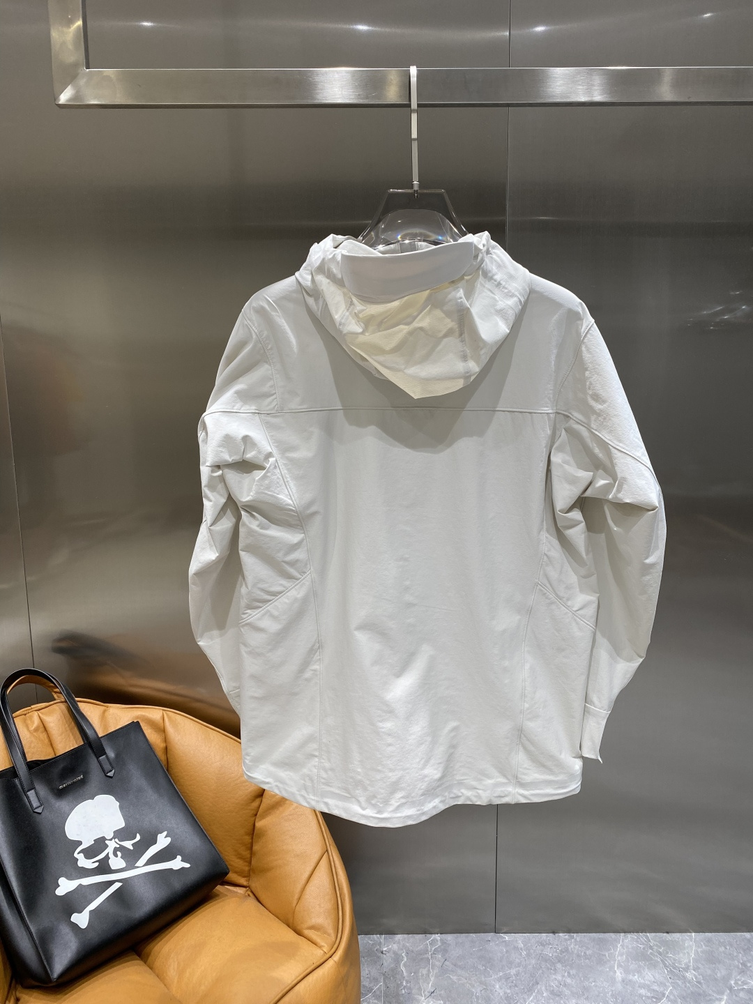 《𝙉𝙚𝙬🤍🖤鸟家》25ss早秋风衣爆款 秋冬专柜新款休闲时尚 超前卫设计风格 细腻舒适 多重重工艺 整体