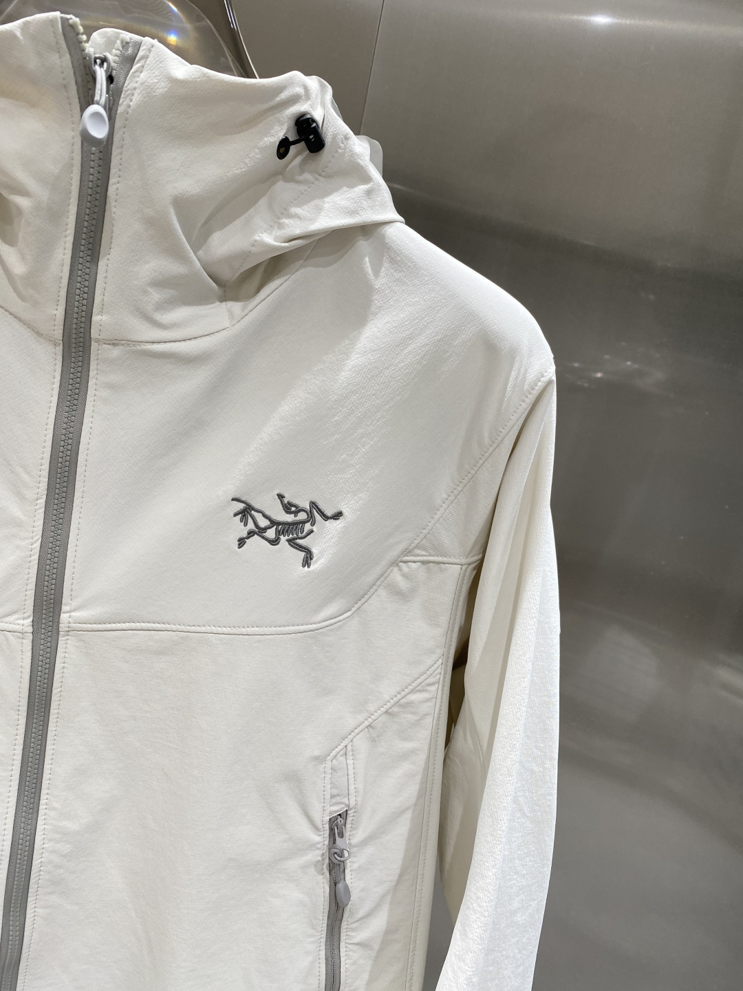 《𝙉𝙚𝙬🤍🖤鸟家》25ss早秋风衣爆款 秋冬专柜新款休闲时尚 超前卫设计风格 细腻舒适 多重重工艺 整体