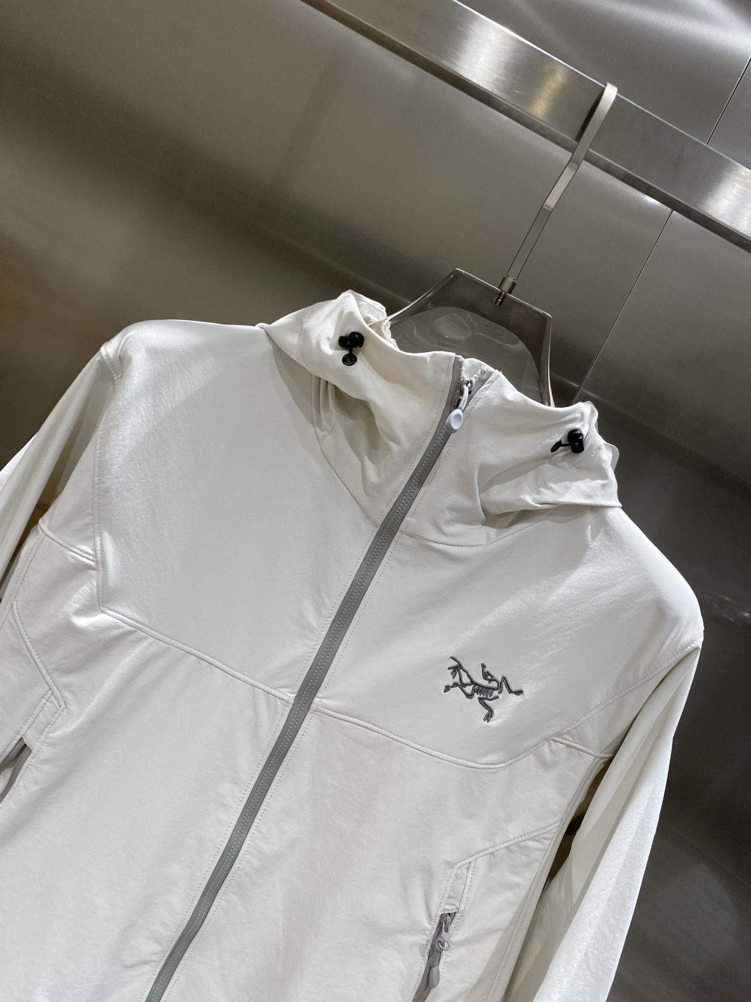 《𝙉𝙚𝙬🤍🖤鸟家》25ss早秋风衣爆款 秋冬专柜新款休闲时尚 超前卫设计风格 细腻舒适 多重重工艺 整体