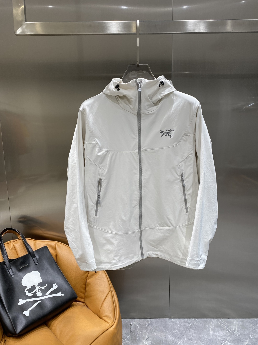 《𝙉𝙚𝙬🤍🖤鸟家》25ss早秋风衣爆款 秋冬专柜新款休闲时尚 超前卫设计风格 细腻舒适 多重重工艺 整体