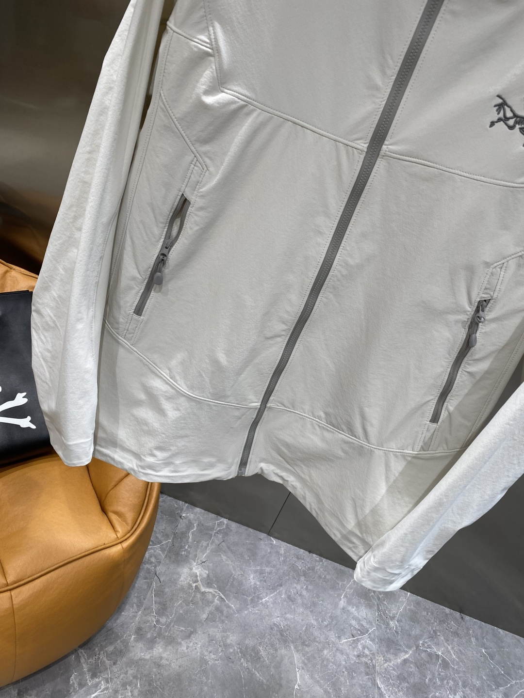 《𝙉𝙚𝙬🤍🖤鸟家》25ss早秋风衣爆款 秋冬专柜新款休闲时尚 超前卫设计风格 细腻舒适 多重重工艺 整体