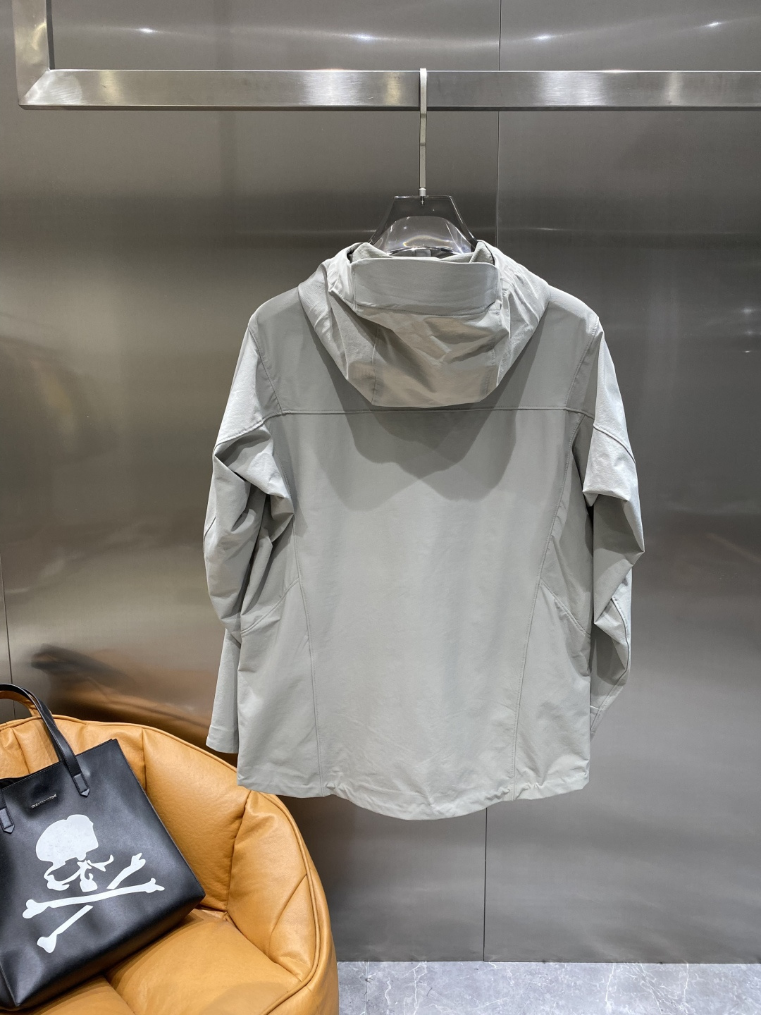 《𝙉𝙚𝙬🤍🖤鸟家》25ss早秋风衣爆款 秋冬专柜新款休闲时尚 超前卫设计风格 细腻舒适 多重重工艺 整体