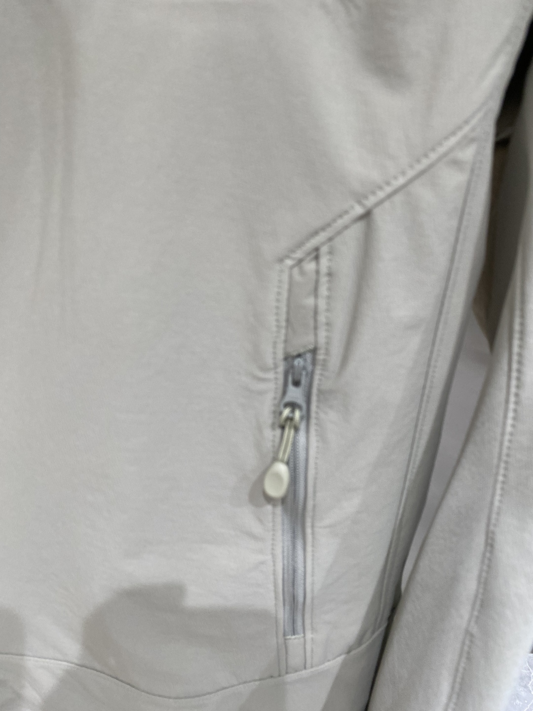 《𝙉𝙚𝙬🤍🖤鸟家》25ss早秋风衣爆款 秋冬专柜新款休闲时尚 超前卫设计风格 细腻舒适 多重重工艺 整体