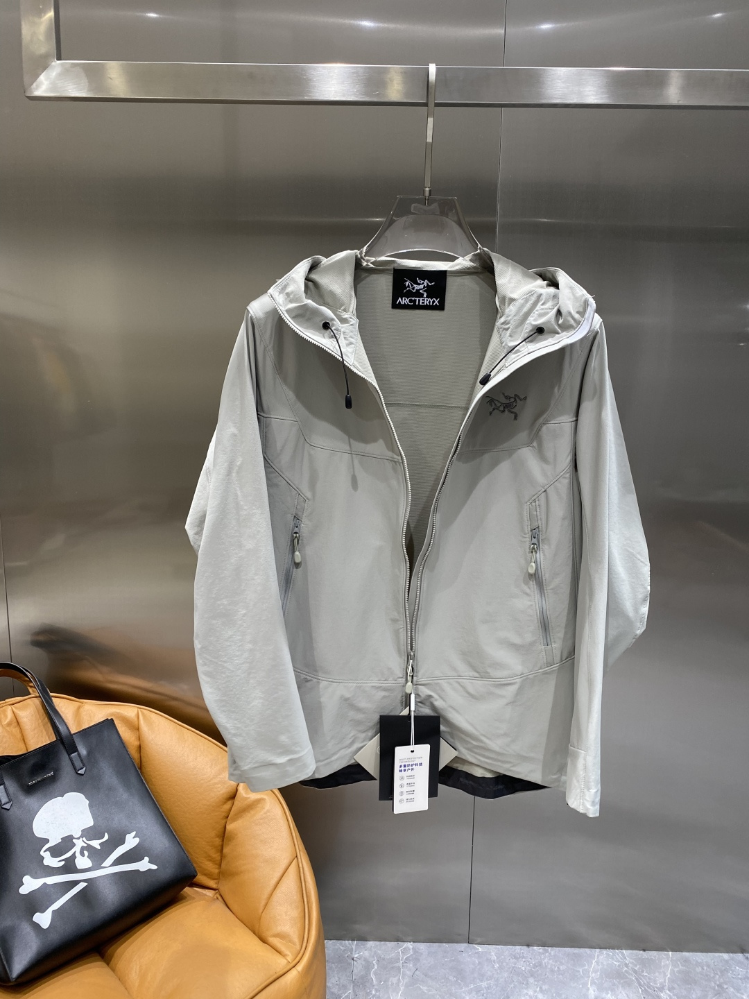 《𝙉𝙚𝙬🤍🖤鸟家》25ss早秋风衣爆款 秋冬专柜新款休闲时尚 超前卫设计风格 细腻舒适 多重重工艺 整体