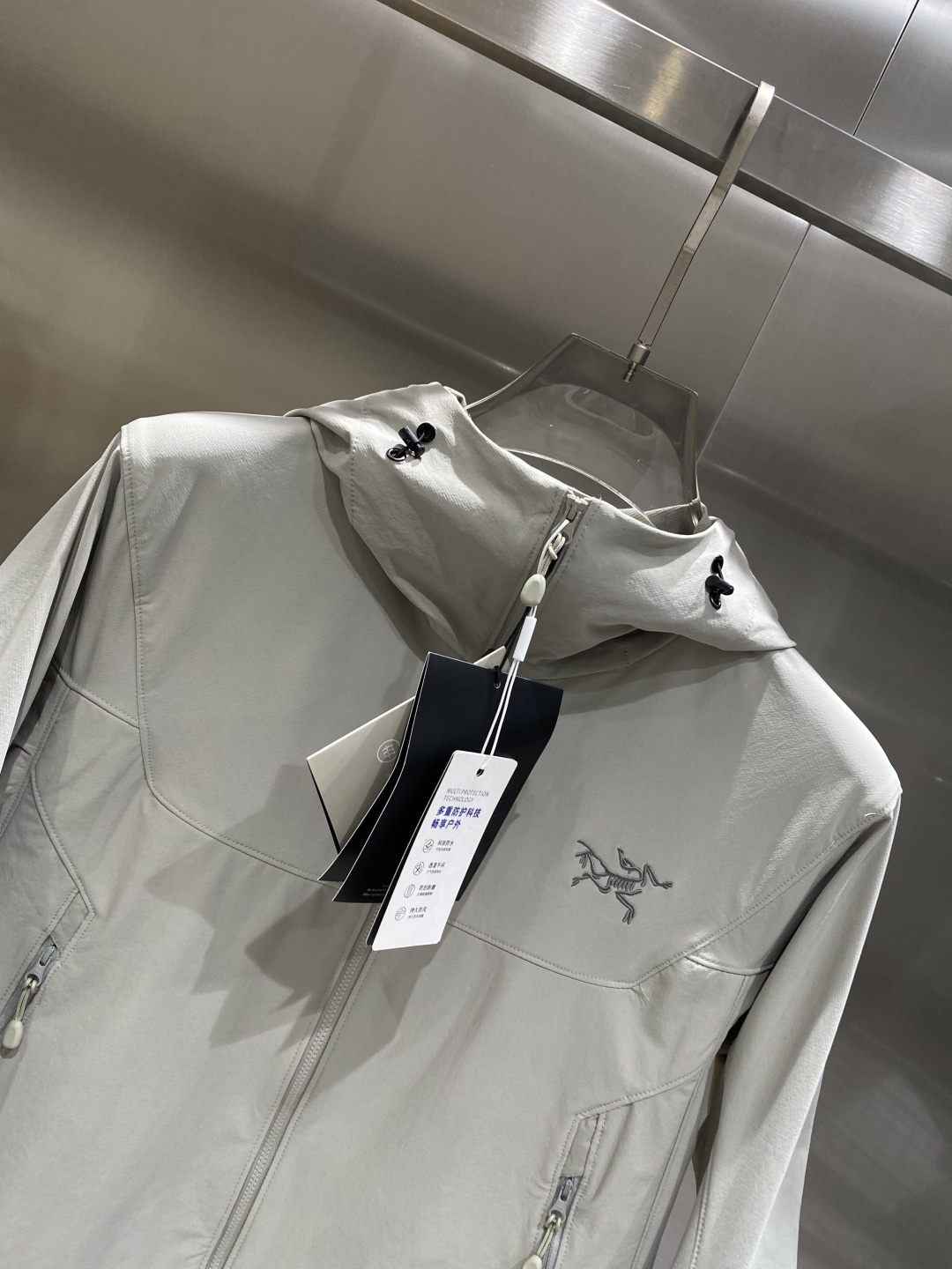 《𝙉𝙚𝙬🤍🖤鸟家》25ss早秋风衣爆款 秋冬专柜新款休闲时尚 超前卫设计风格 细腻舒适 多重重工艺 整体