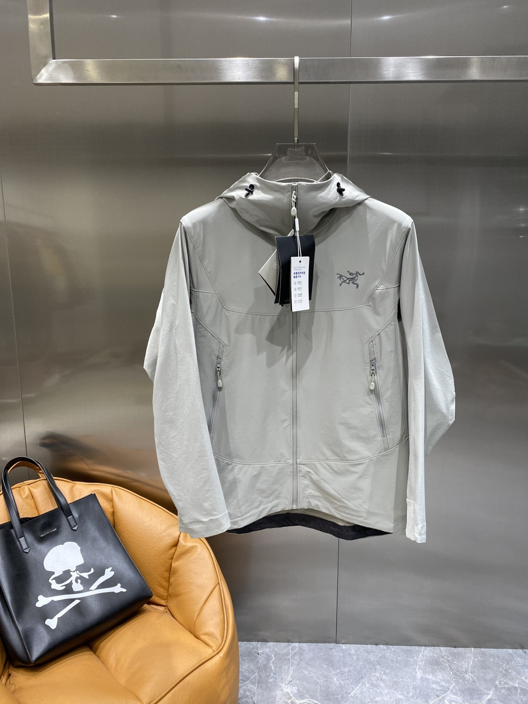 《𝙉𝙚𝙬🤍🖤鸟家》25ss早秋风衣爆款 秋冬专柜新款休闲时尚 超前卫设计风格 细腻舒适 多重重工艺 整体