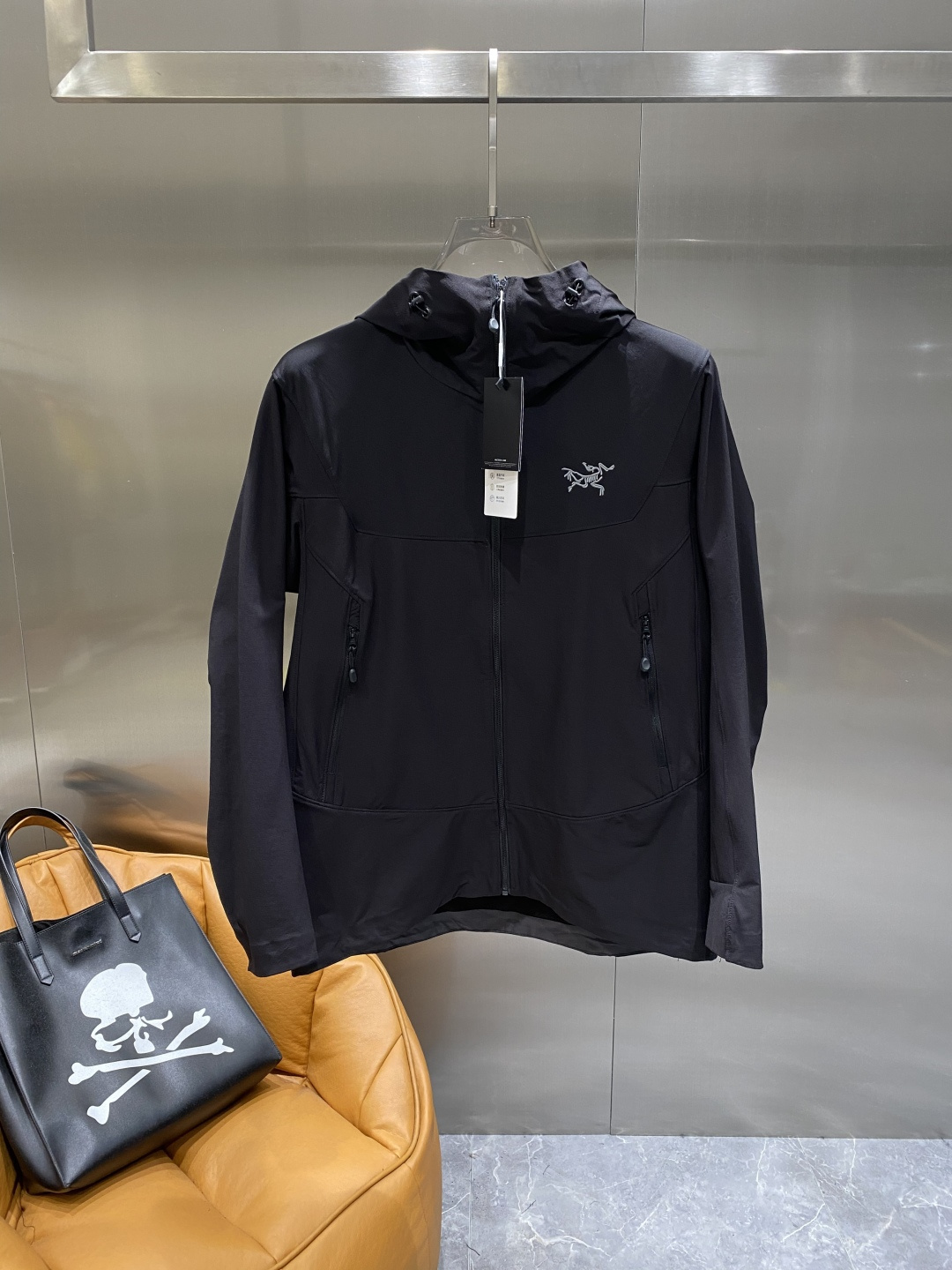 《𝙉𝙚𝙬🤍🖤鸟家》25ss早秋风衣爆款 秋冬专柜新款休闲时尚 超前卫设计风格 细腻舒适 多重重工艺 整体