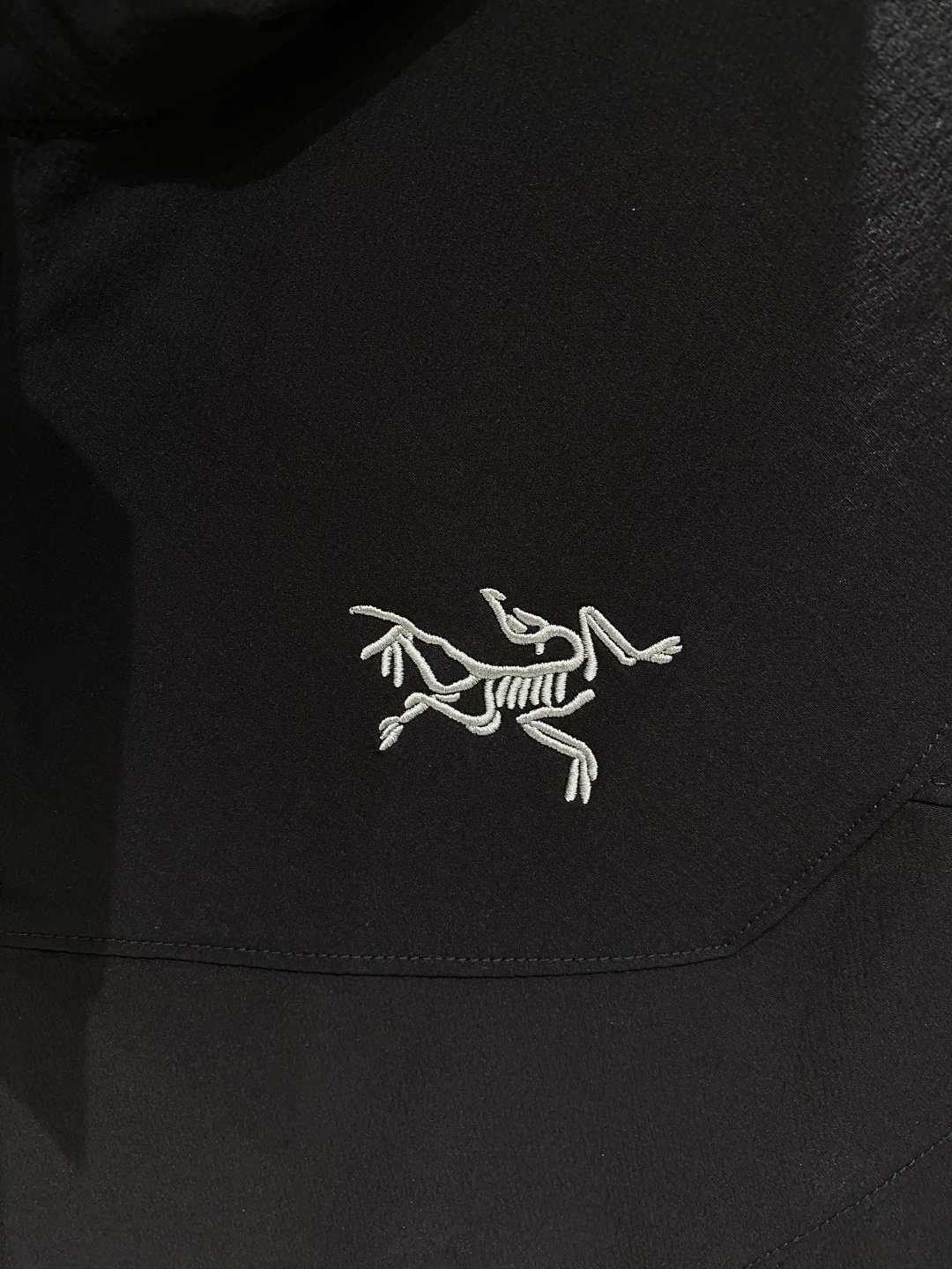 《𝙉𝙚𝙬🤍🖤鸟家》25ss早秋风衣爆款 秋冬专柜新款休闲时尚 超前卫设计风格 细腻舒适 多重重工艺 整体