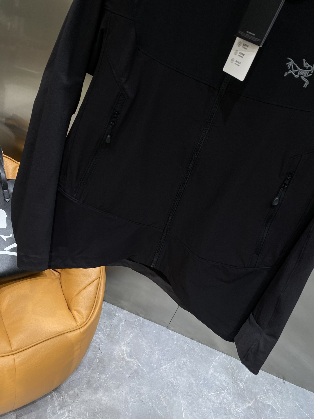 《𝙉𝙚𝙬🤍🖤鸟家》25ss早秋风衣爆款 秋冬专柜新款休闲时尚 超前卫设计风格 细腻舒适 多重重工艺 整体