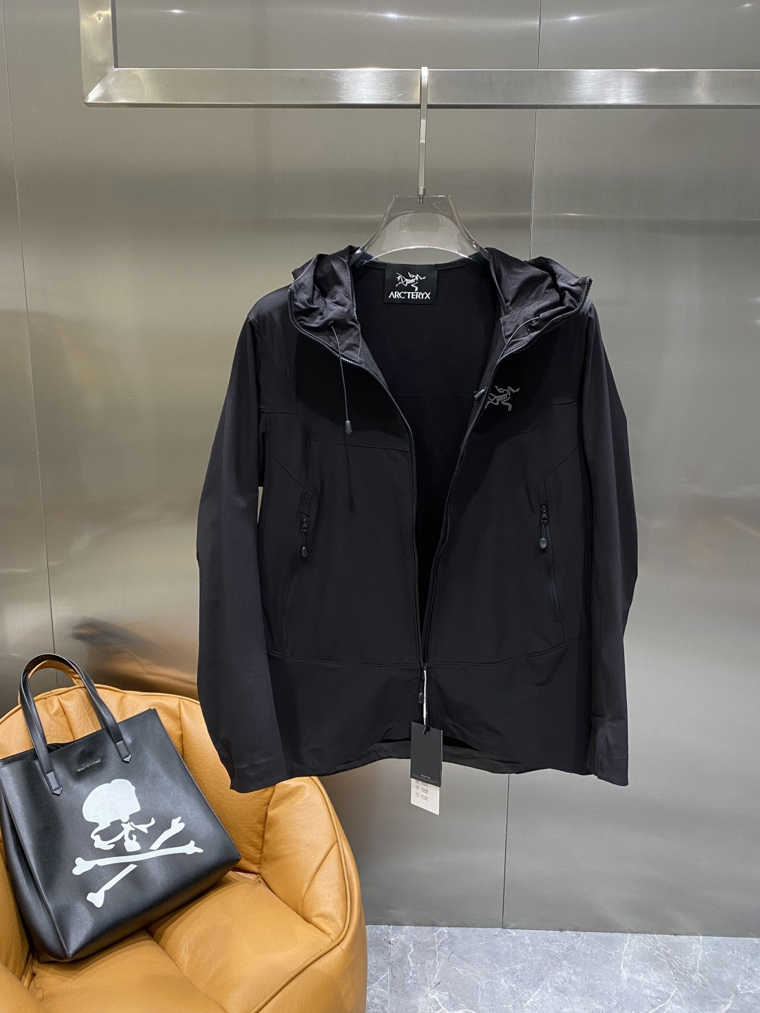 《𝙉𝙚𝙬🤍🖤鸟家》25ss早秋风衣爆款 秋冬专柜新款休闲时尚 超前卫设计风格 细腻舒适 多重重工艺 整体