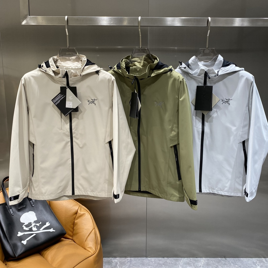 《𝙉𝙚𝙬🤍🖤鸟家》25ss早秋风衣爆款 秋冬专柜新款休闲时尚 超前卫设计风格 细腻舒适 多重重工艺 整体