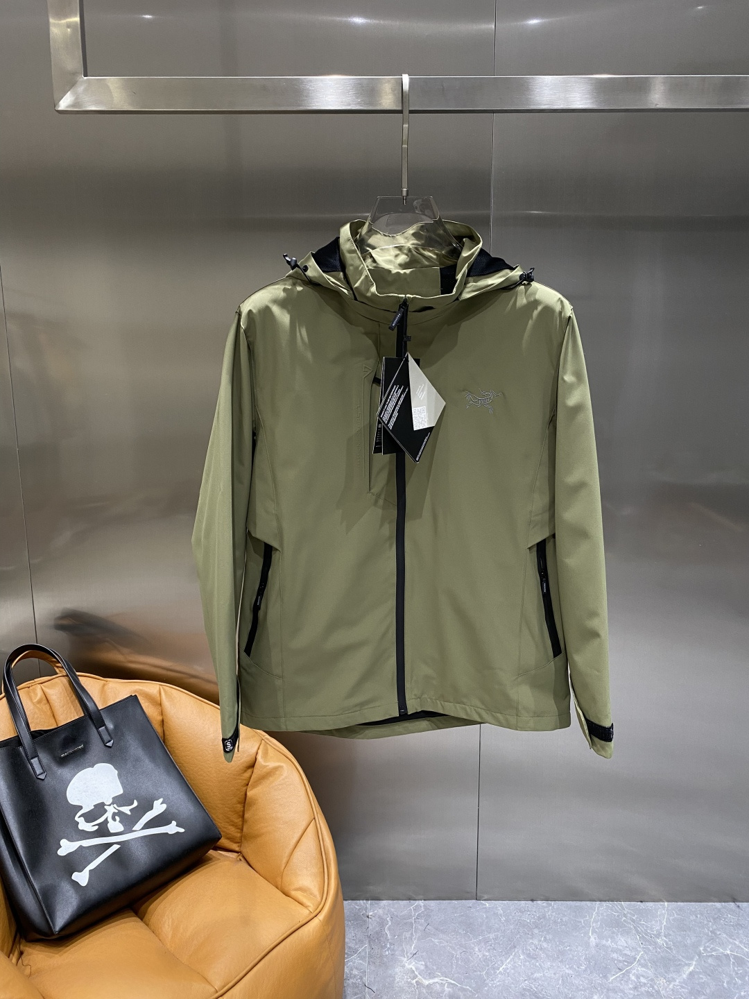 《𝙉𝙚𝙬🤍🖤鸟家》25ss早秋风衣爆款 秋冬专柜新款休闲时尚 超前卫设计风格 细腻舒适 多重重工艺 整体